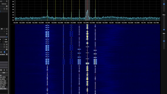 SDR++ sintonizando el canal WX7 durante el simulacro donde se aprecian los bursts de la señal EAS-SAME