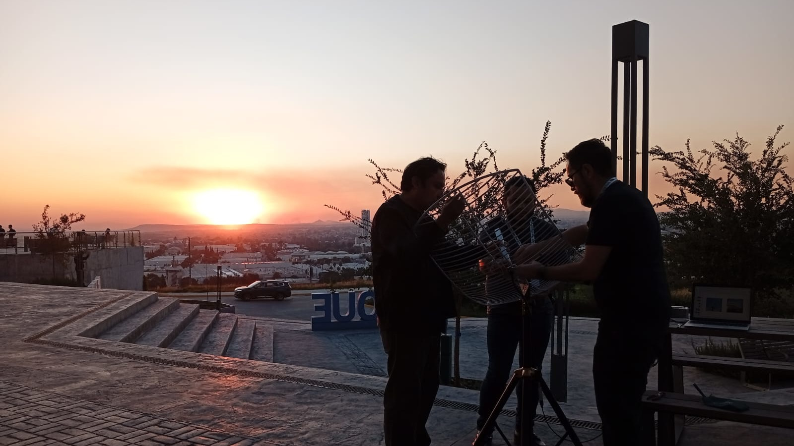 Instalando la estación GOES-HIRT